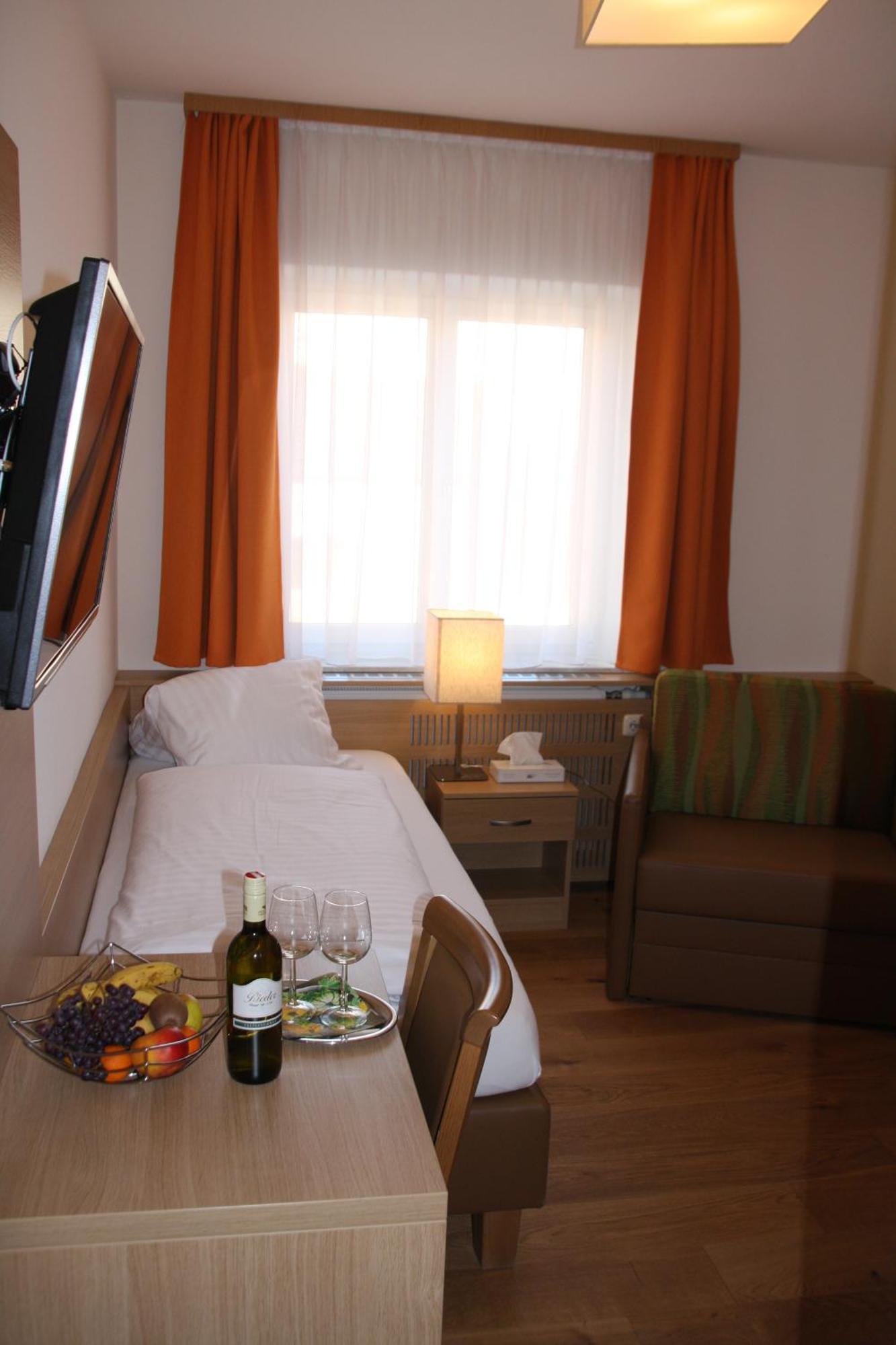Weinhotel Rieder 포이스도르프 외부 사진